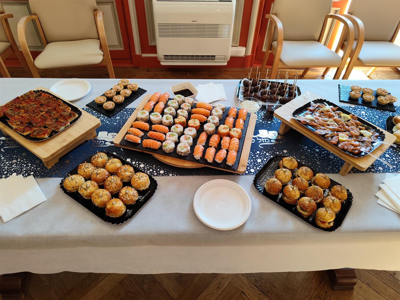 Assortiment de finger-food savoureux pour réception